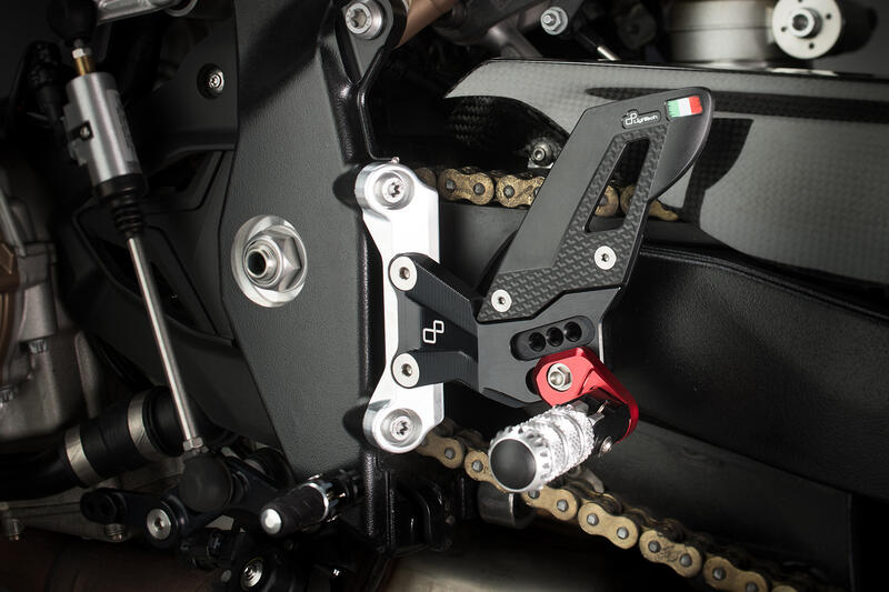 Lightech Pedane Regolabili R Version per Bmw M 1000 R - S 1000 R - 2021 - 2025