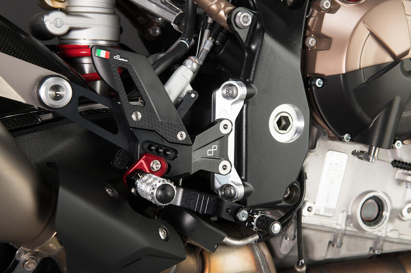 Lightech Pedane Regolabili R Version per Bmw M 1000 R - S 1000 R - 2021 - 2025