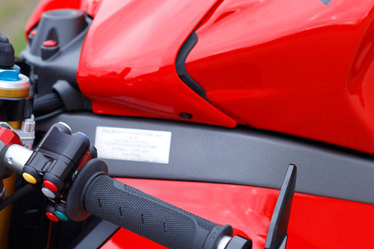 CNC RACING Kit viti cover batteria Ducati Panigale V4 MY2025