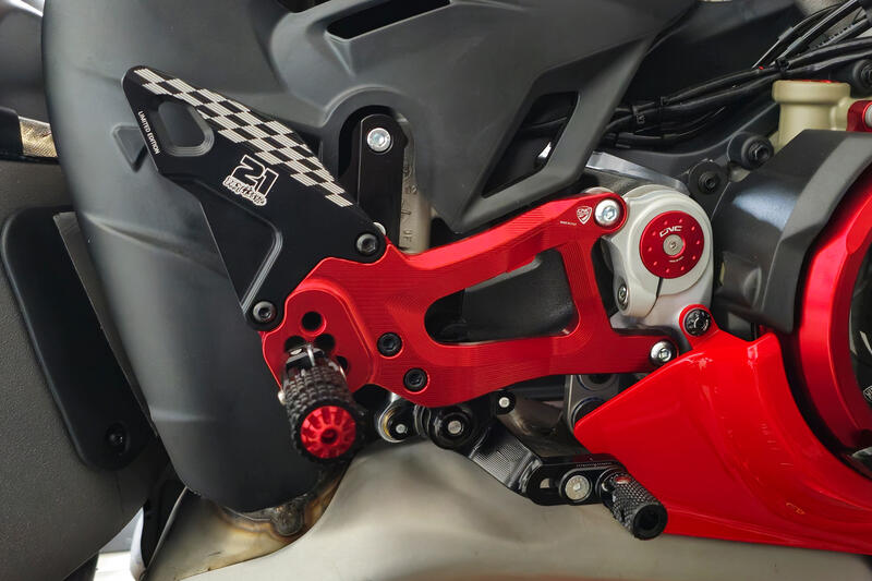 CNC RACING Pedane regolabili Ducati Panigale V4 - Troy Bayliss Limited Edition