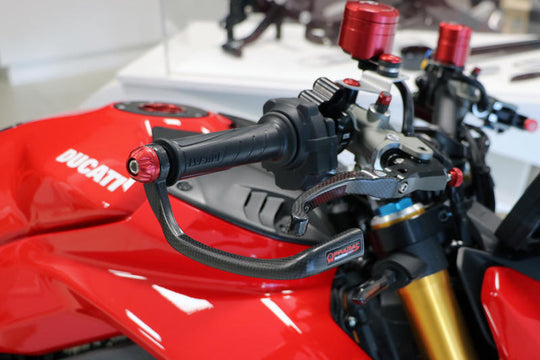 CNC RACING Brake-Guard Carbon Race - Protezione leva freno anteriore carbonio opaco - Pramac Racing Limited Edition