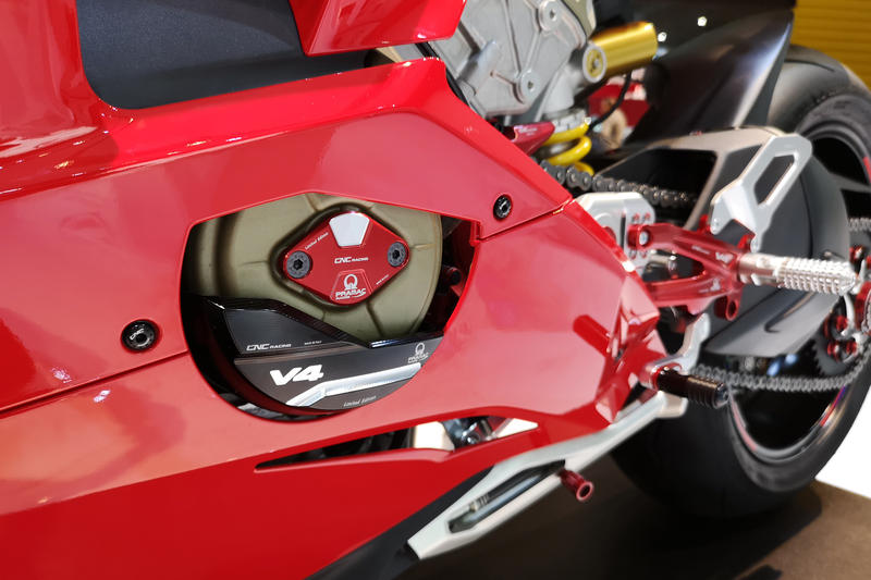 CNC RACING Carter protezione alternatore Ducati Panigale e Streetfighter V4 - Pramac Racing Limited Edition