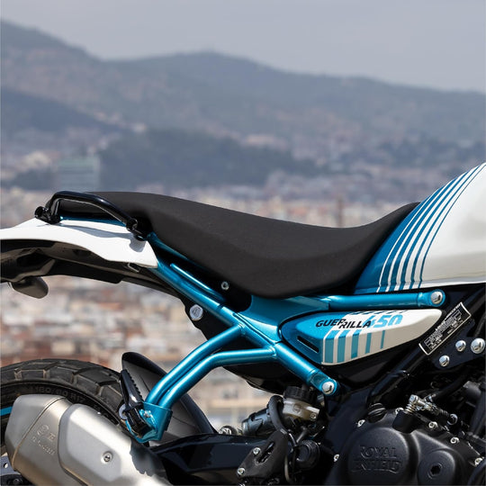 Sella Piatta Nera (+22mm) Royal Enfield Guerrilla 450  KXA00464