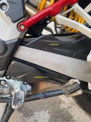 Lightech Copri Catena Anteriore - in Carbonio Opaco per Ducati Multistrada V4 S - V4 - 2021 - 2022 - 2023 - 2024