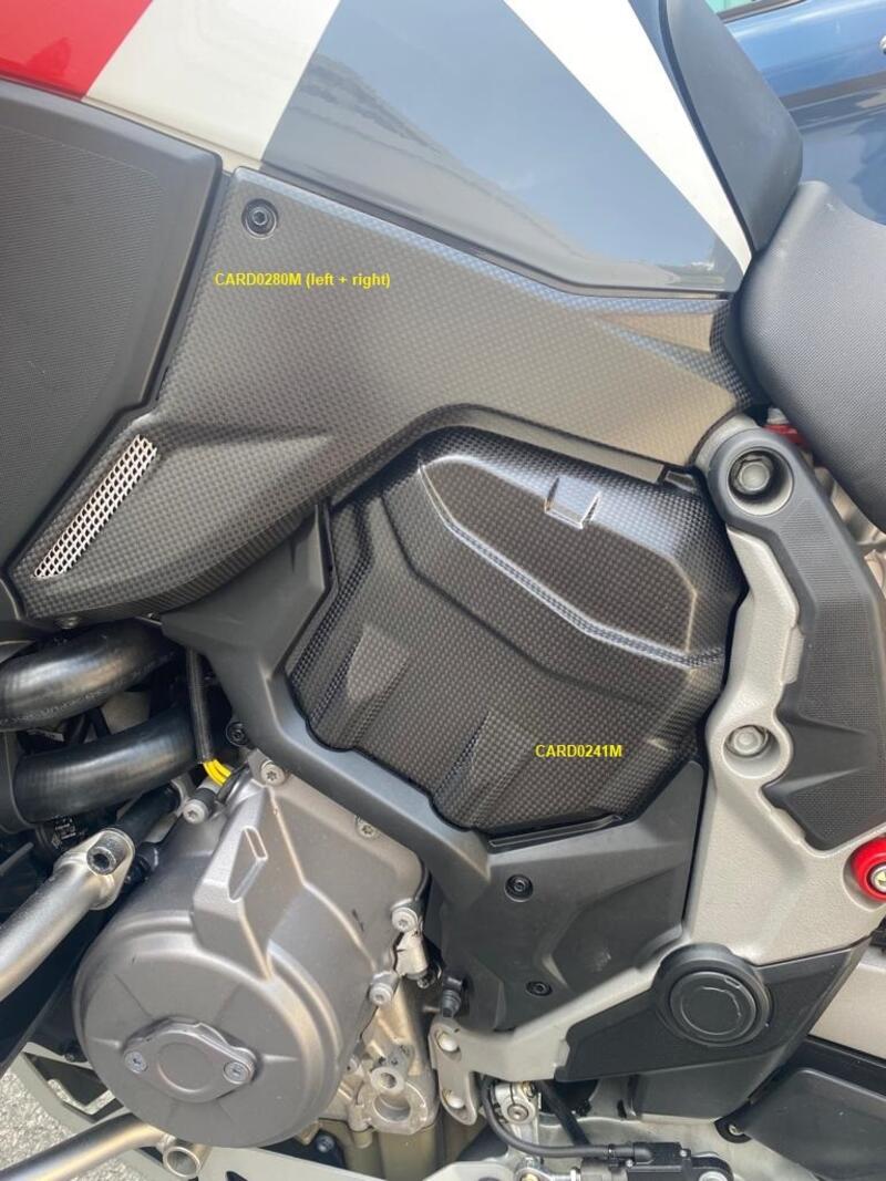 Lightech Fianchetti Sotto Serbatoio In Carbonio - Opaco per Ducati Multistrada Pikes Peak V4 - V4 S - V4 -2021-2022-2023-2024