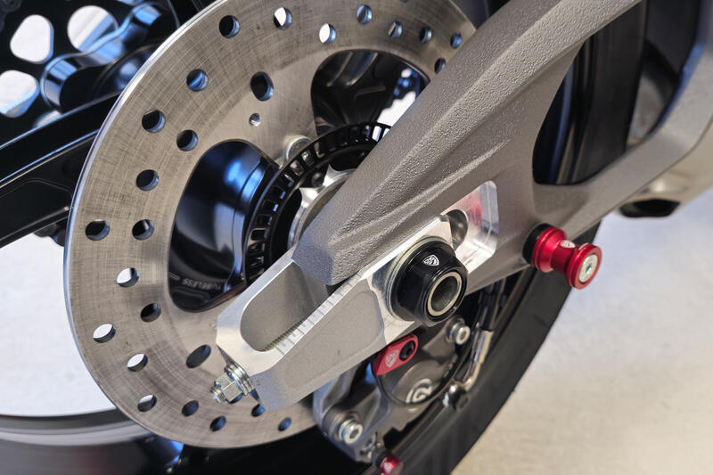 CNC RACING Dado ruota posteriore M24x1.25 Ducati