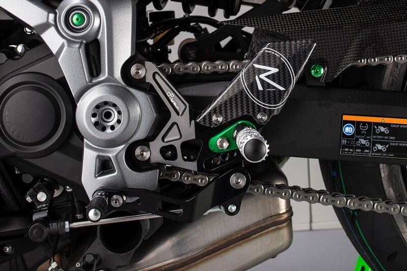 Lightech Pedane Regolabili Con Poggiapiedi Snodati per Kawasaki Z900 2017-2024