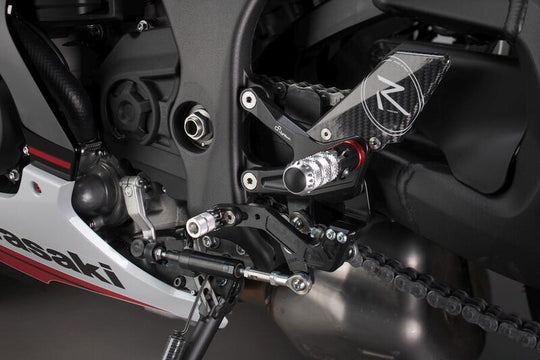 Lightech Pedane Regolabili R Version, Cambio Standard per Kawasaki ZX10R 2021-2024