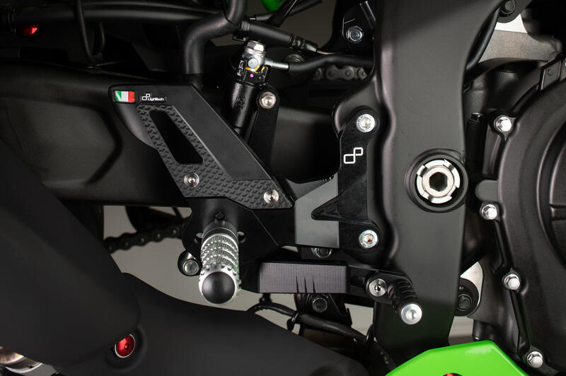 Pedane Lightech Regolabili Con Poggia Piedi Fissi per Kawasaki NINJA ZX-4RR 2024-