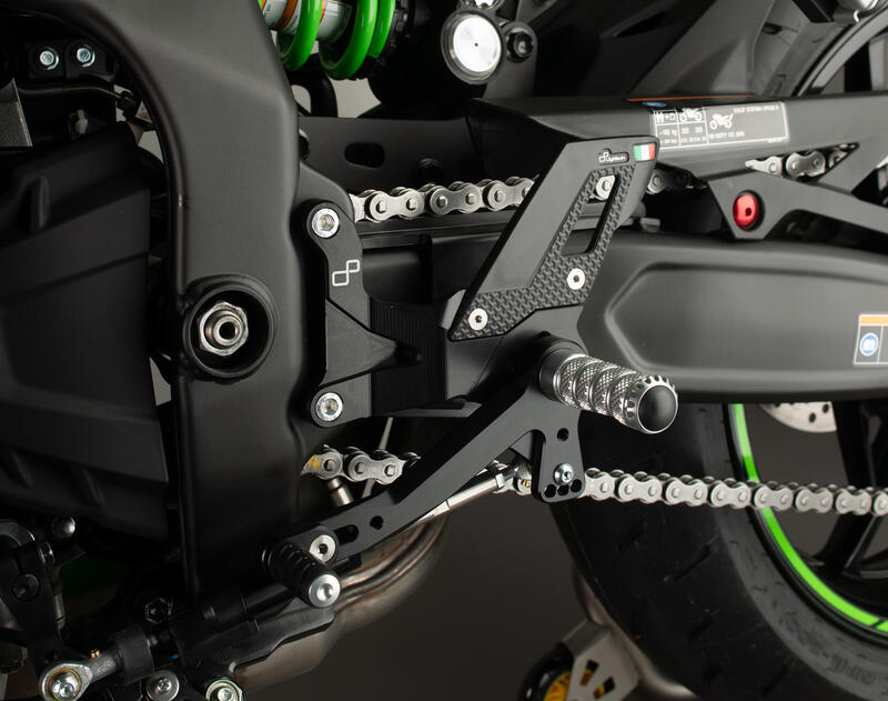 Pedane Lightech Regolabili Con Poggia Piedi Fissi per Kawasaki NINJA ZX-4RR 2024-