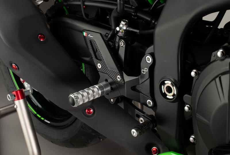 Pedane Lightech Regolabili Con Poggia Piedi Fissi per Kawasaki NINJA ZX-4RR 2024-