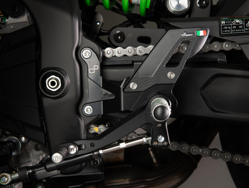 Pedane Lightech Regolabili Con Poggia Piedi Fissi per Kawasaki NINJA ZX-4RR 2024-
