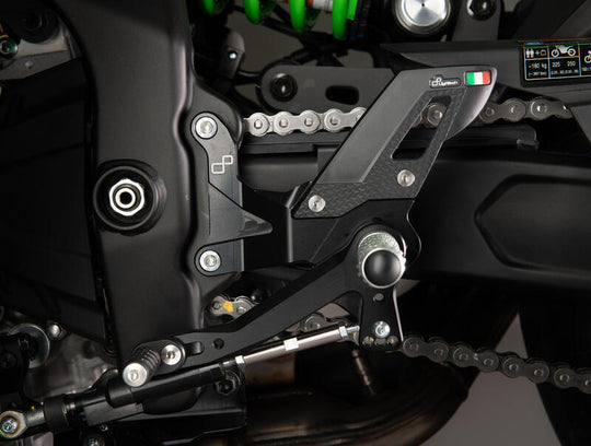 Pedane Lightech Regolabili Con Poggia Piedi Fissi per Kawasaki NINJA ZX-4RR 2024-