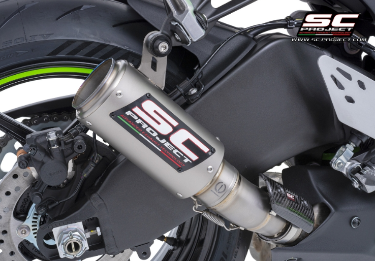 Terminale SC-Project NON OMOLOGATO modello CR-T per Kawaski zx-6r