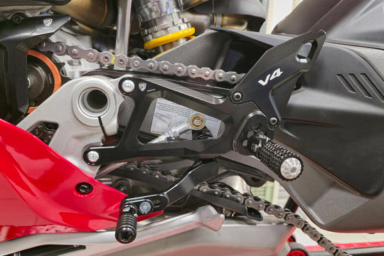 CNC RACING Pedane regolabili Ducati Panigale V4