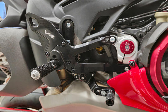 CNC RACING Pedane regolabili Ducati Panigale V4