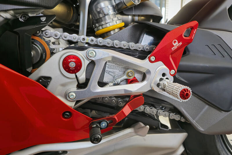 CNC RACING Pedane regolabili Ducati Panigale V4 - Pramac Racing Limited Edition