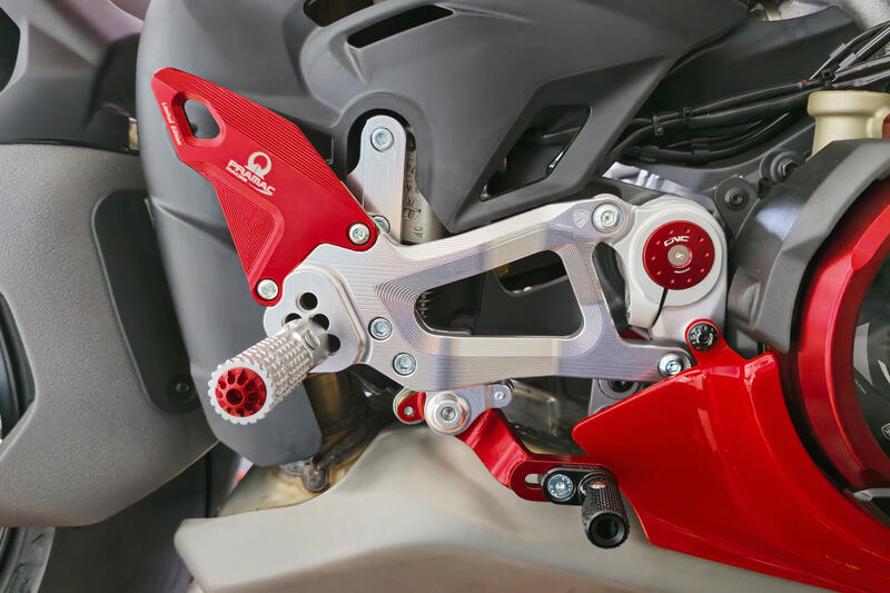 CNC RACING Pedane regolabili Ducati Panigale V4 - Pramac Racing Limited Edition