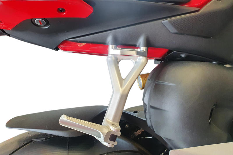 CNC RACING Piastre sostitutive pedane passeggero Ducati Panigale V4 / Streetfighter V4