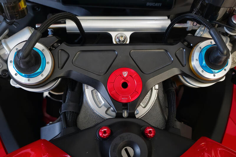 CNC RACING Piastre di sterzo - Cover ghiera di sterzo