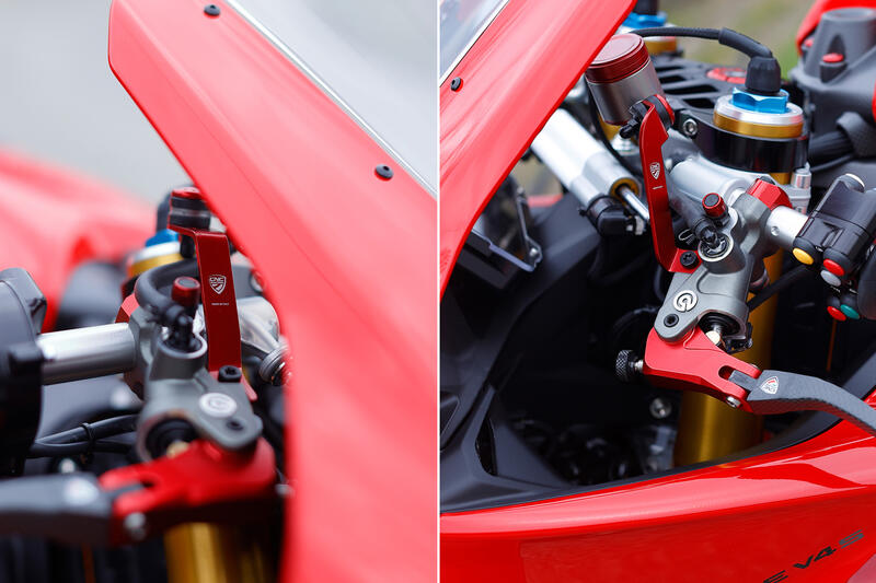 CNC RACING Kit staffe serbatoio fluido freno e frizione Ducati Panigale V4