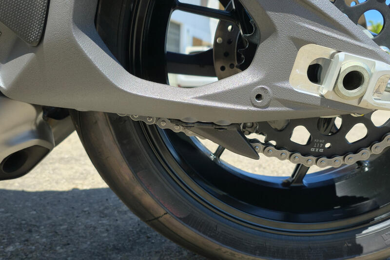 CNC RACING Paracatena inferiore Ducati Panigale V4 Streetfighter V4 - carbonio